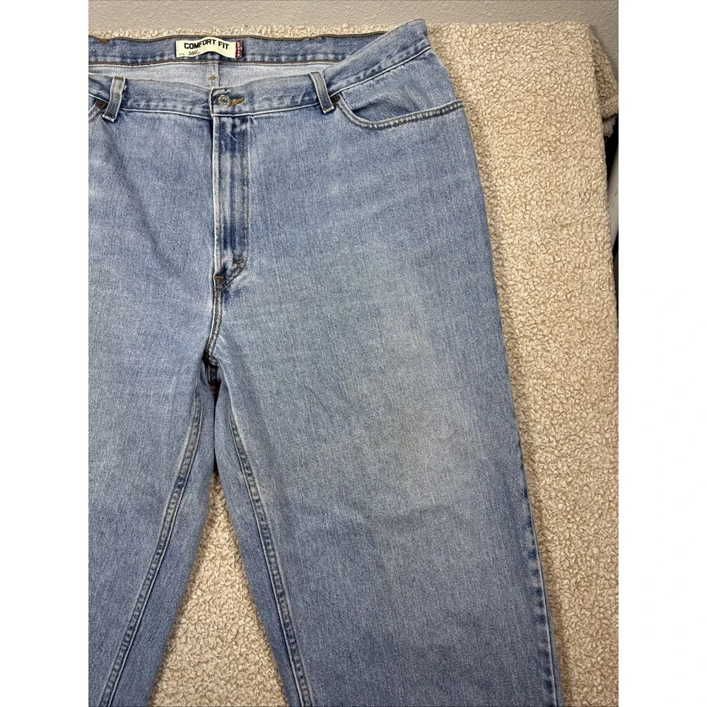 Vintage Levis 560 Comfort Fit Jeans Mens 44x34 Blue Light Wash Denim Western Y2K